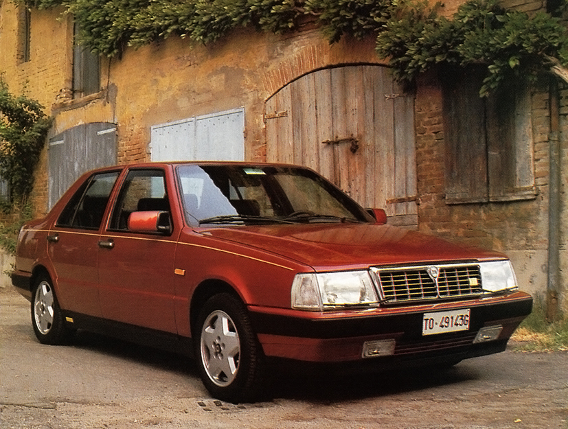 lancia_thema_8.32_1.jpg