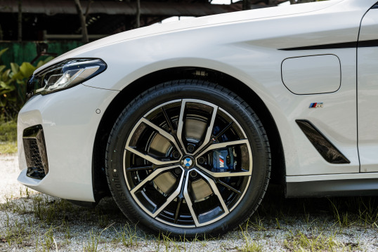BMW 530e M Performance Accessories (G30) '2021