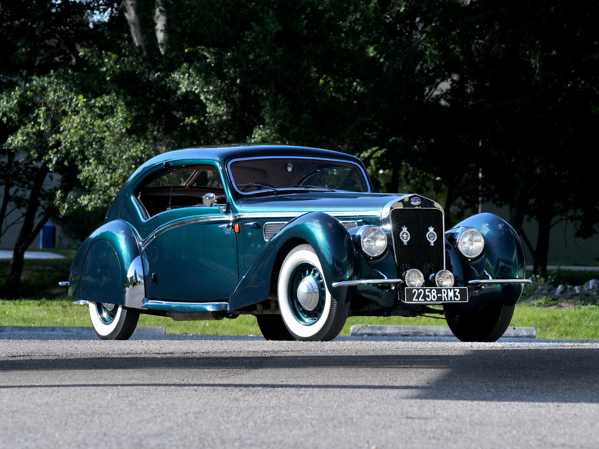 https://s35.wheelsage.org/picture/d/delage/d8/delage_d8_120_aerodynamic_coupe_by_letourneur_marchand_9.jpg