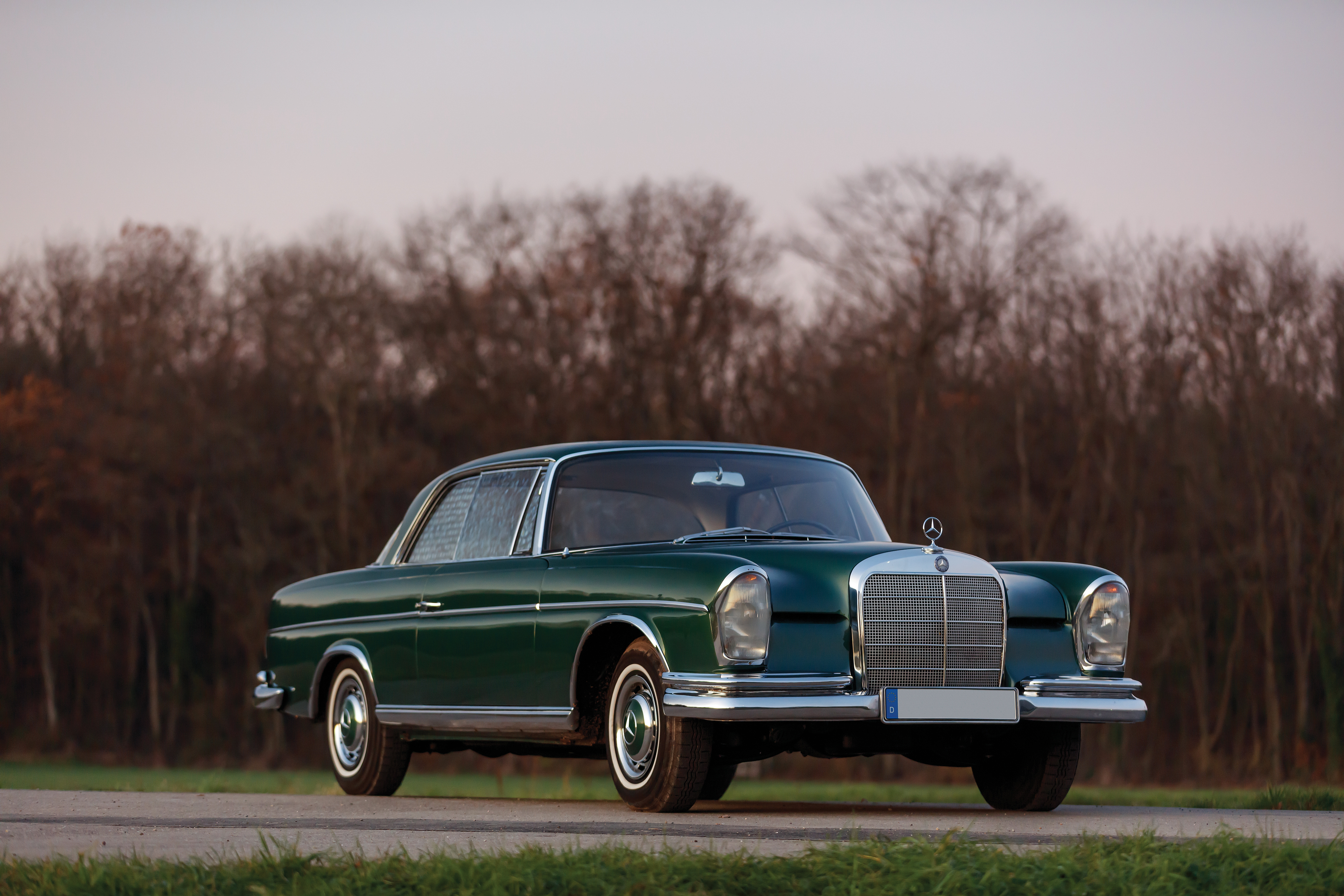 https://s35.wheelsage.org/picture/m/mercedes-benz/300_se_coupe/mercedes-benz_300_se_coupe_89.jpeg