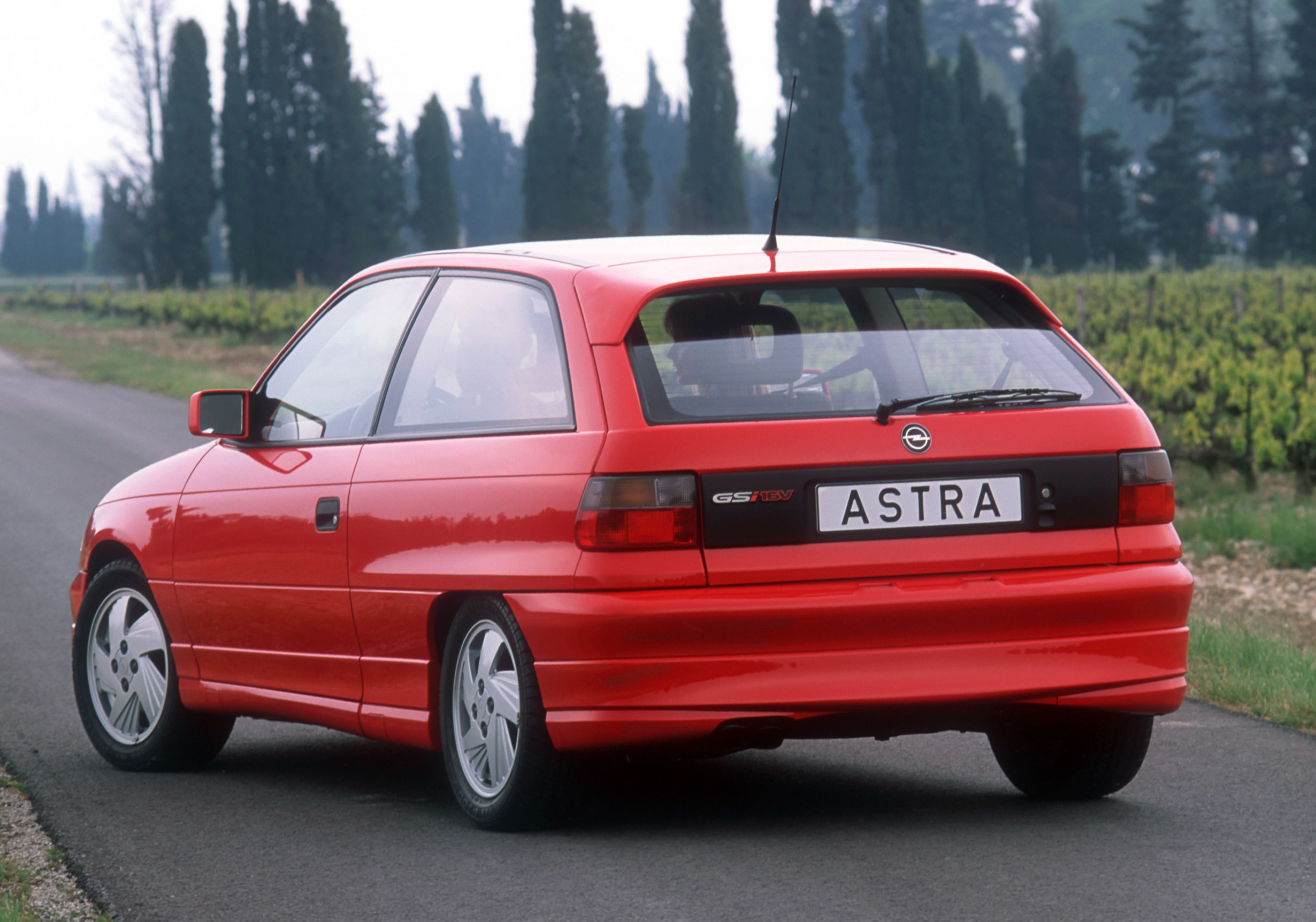 opel_astra_gsi_14.jpeg